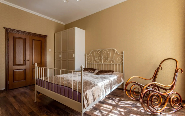 Апартаменты на набережной канала Грибоедова 9