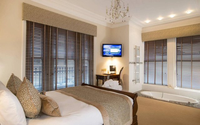 The Clarence Boutique Rooms