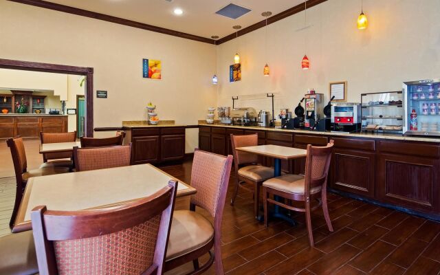 Best Western Plus First Coast Inn & Suites