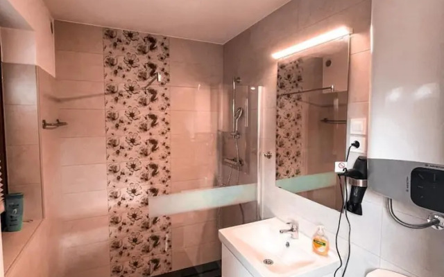 Mad House Apartment 1, Terme Čatež