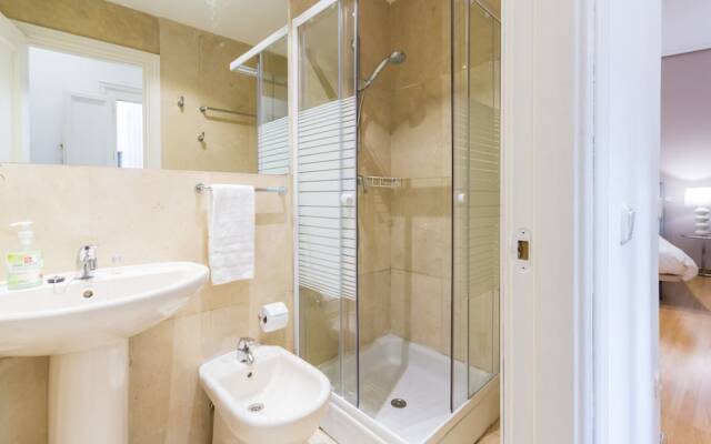 Puerta del Sol Stylish Aparments by Allô Housing