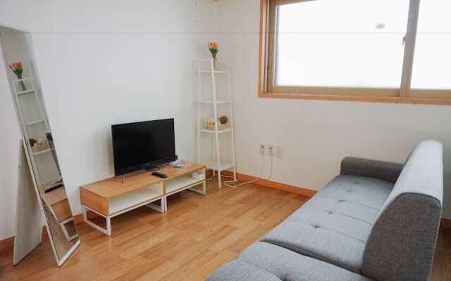 Hongdae One House Quad Room
