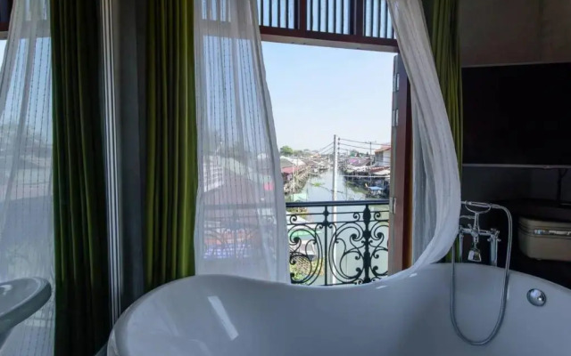 Rimrabeang Amphawa Cafe and Suite