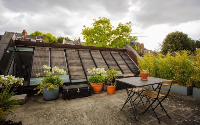 2 Bedroom Home in Hackney With Roof Terrace