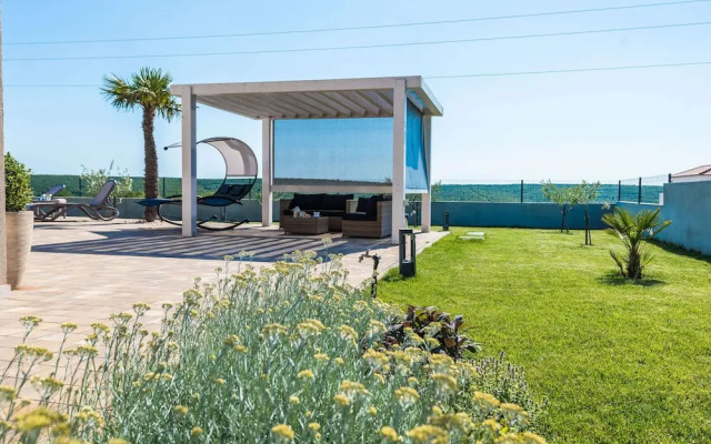 Superb 5 Villa With Heatable Pool Terrace, 4 en Suite Bedrooms, 5 km From sea