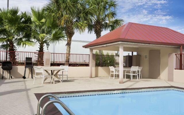 Super 8 by Wyndham Baton Rouge/I-12