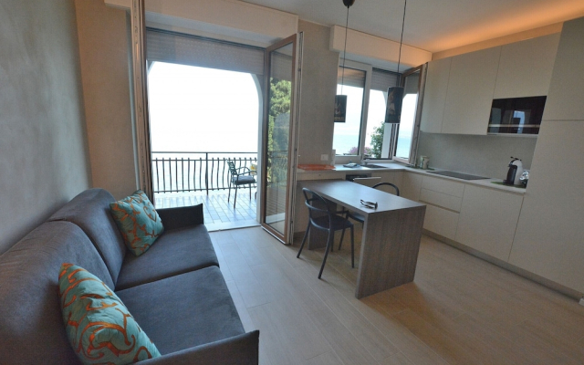 Leonardo Walsh Apartment With Lake View