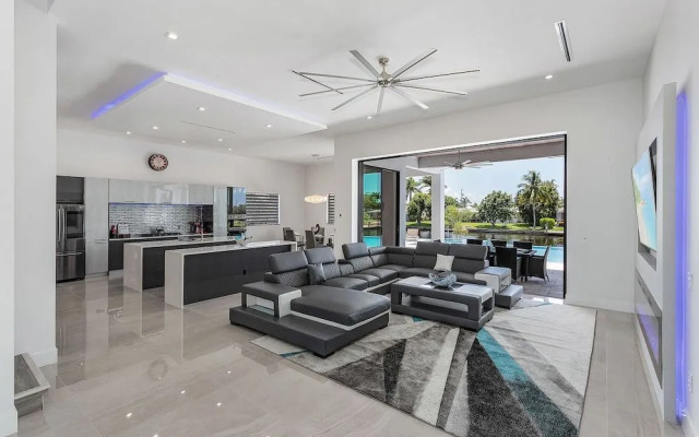 Villa Cosmopolitan by Vacationhit