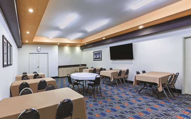 La Quinta Inn & Suites by Wyndham Granbury