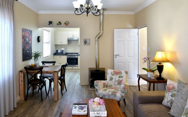 "petit Plaisir is a Romantic Self-catering Cottage on the Side of the Village No1"