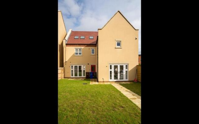Six Bedroom New-build Detached House In Bicester