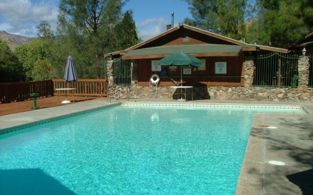 Whispering Pines Lodge