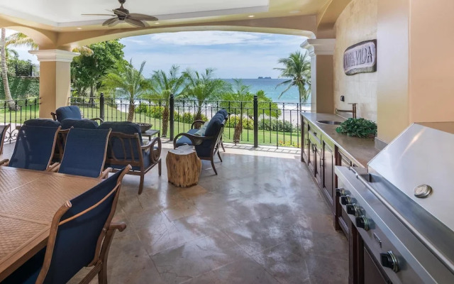 Stunning beachfront Flamingo mansion with incomparable ocean setting