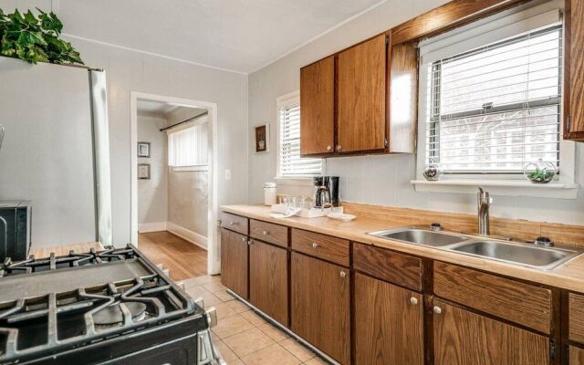 Shiny and comfortable Oakland House