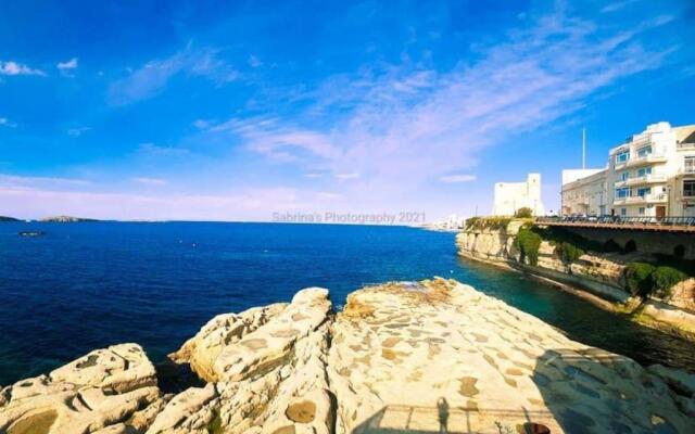 Charming and Chic - Kaylan Seaside Apartment 2