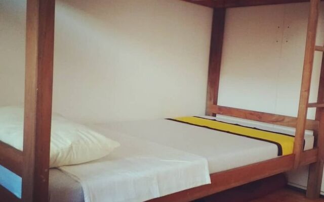 B Hive Dormitory Hostel