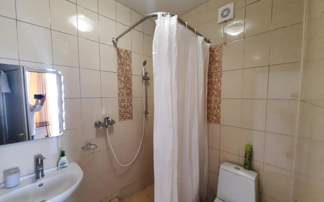 Leo Grand Guest house