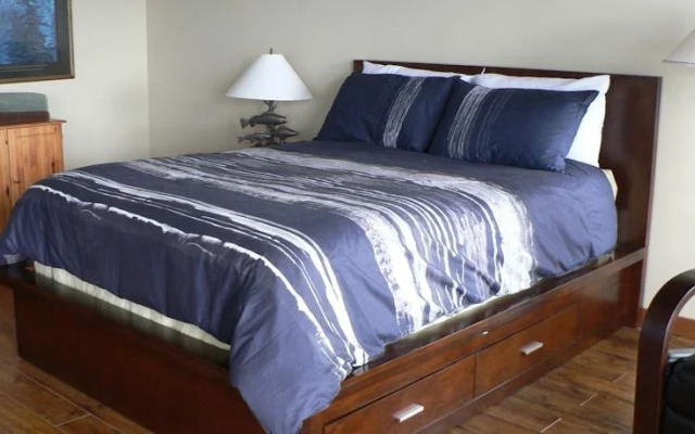 The Getaway Waterfront Cottage