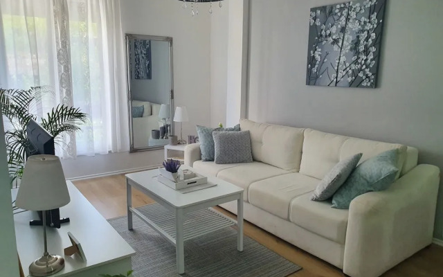Happy Apartments