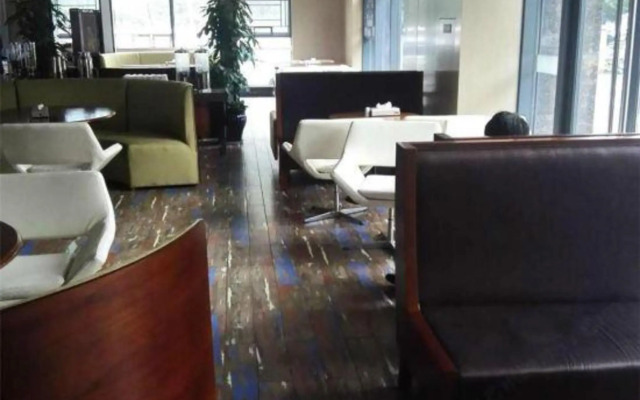 Lens International Hotel