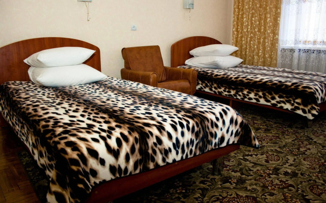 Zhovtneviy Hotel
