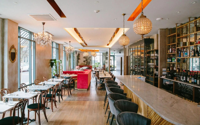 Porter Square Hotel