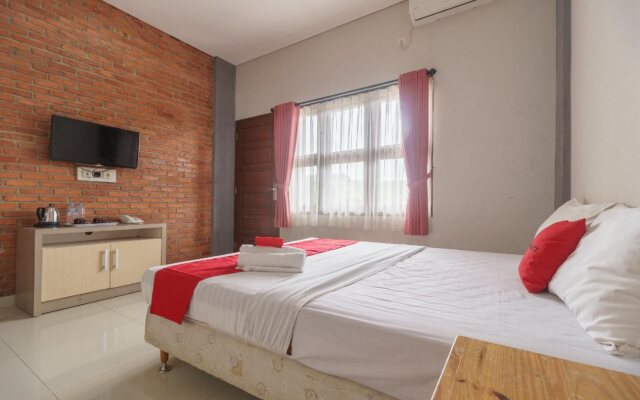 RedDoorz Plus @ Megamendung Puncak Bogor 2