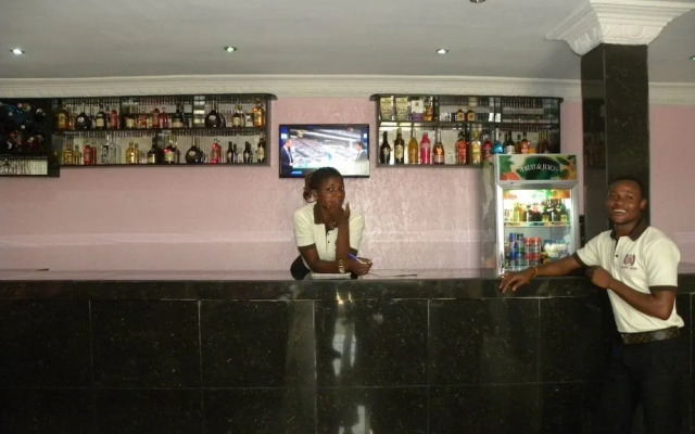 Grandy Suites Hotel