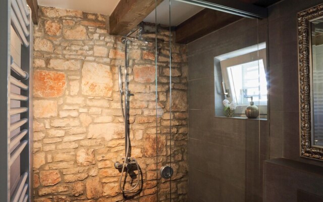 Stunning Home in Liznjan With Sauna, Wifi and 4 Bedrooms