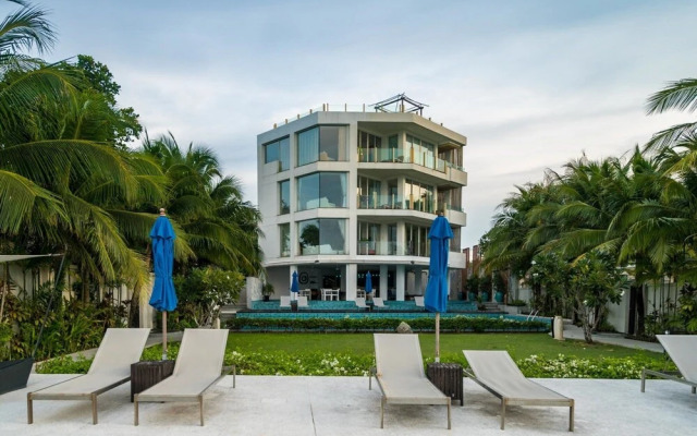 Beachfront Apartment - Walk in the Sand