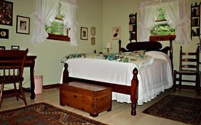 1900 Hilltop Bongalow