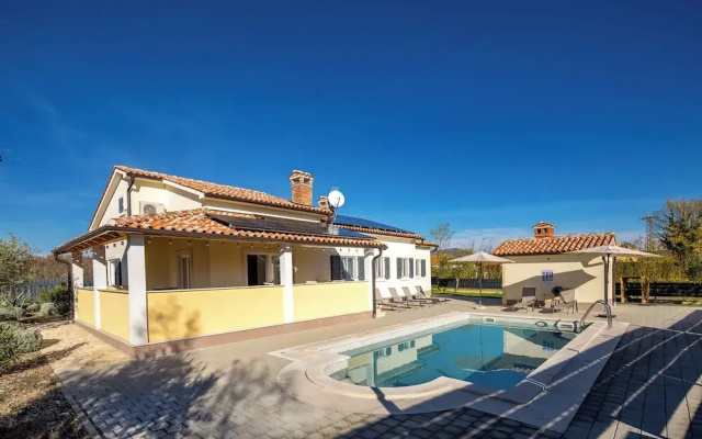 Casa Berton – Heated Saltwater Pool