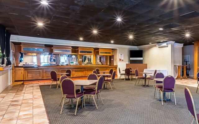 Rodeway Inn & Suites