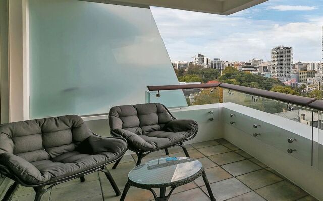 QV Deluxe Waterside Apartment - 851