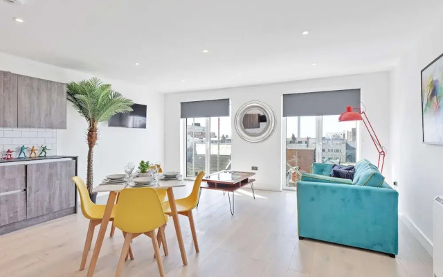 Right On : Bright On Apartment 1B | By My Getaways
