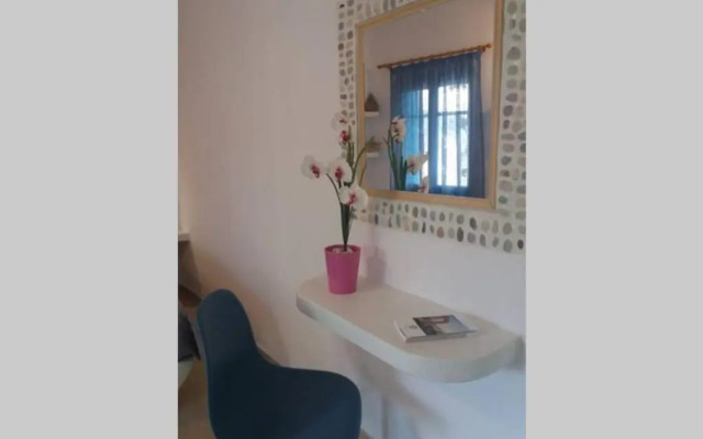 PERIVOLI 4-CHORA(5min away from the center by car)