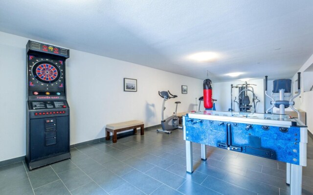 Amazing Home in Mravince With Sauna, Wifi and 9 Bedrooms