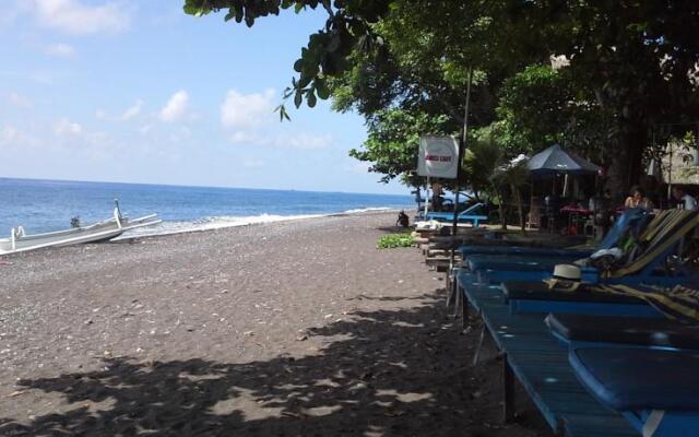 Amed Cafe & Hotel Kebun Wayan