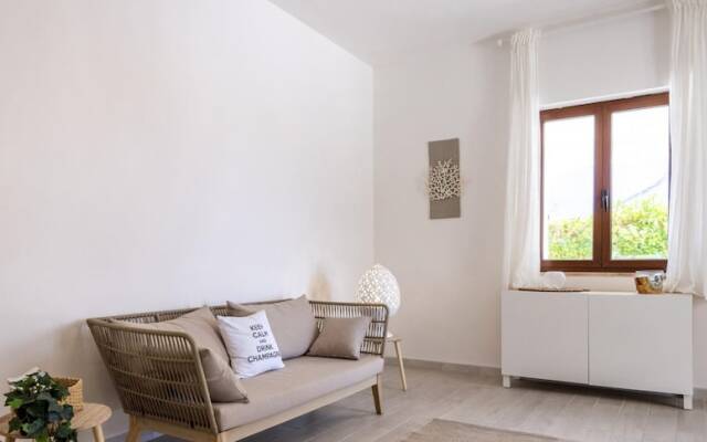 Seaside House With Jacuzzi by Wonderful Italy