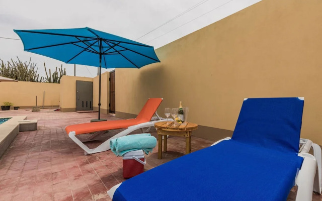 2 Queen Studio w Pool BBQ Hotwater Close 2 Beach