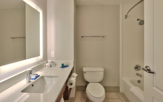 Holiday Express & Suites Portales by IHG