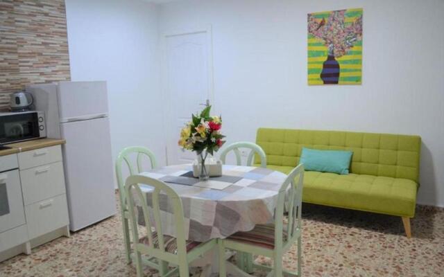 Beautiful 1 bedroom Apartment with gallery and Air Conditioning cb6yr