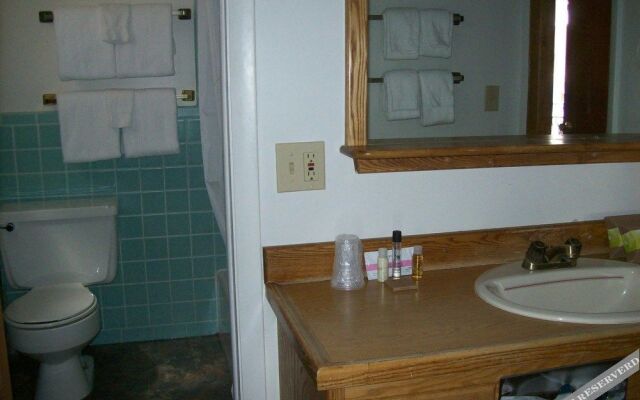 Western Riviera Lakeside Lodging