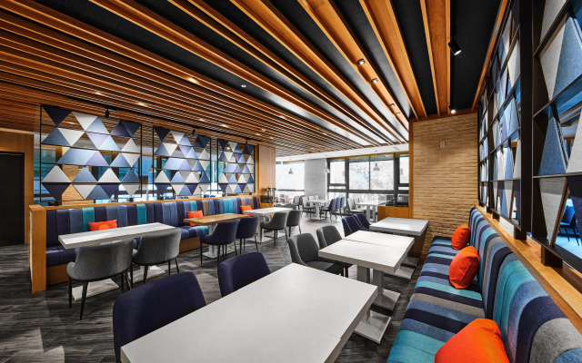 Holiday Inn Express Kaohsiung Love River by IHG