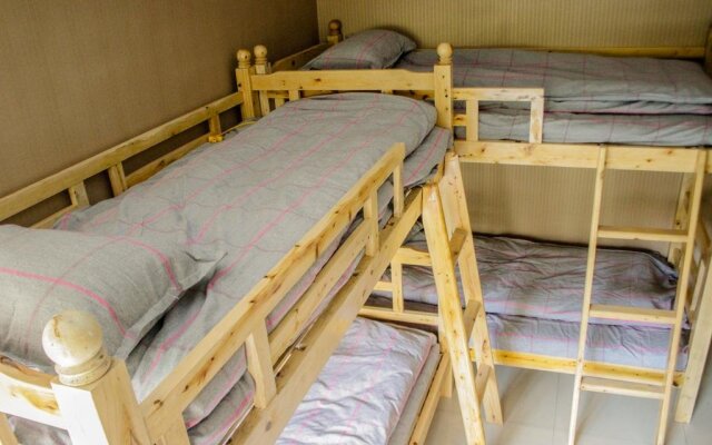 Chongqing Lugang Youth Hostel Longtousi Store