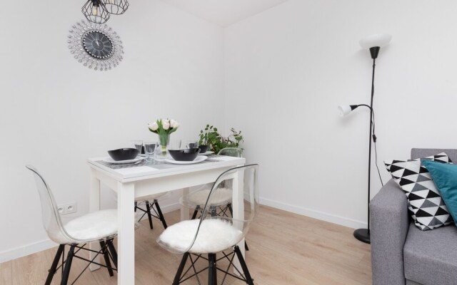 Warszawska Apartment Gdynia by Renters