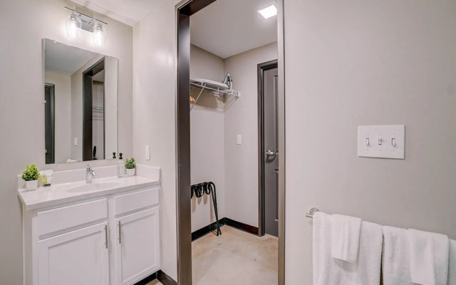 FRONTDESK Tower on Tenth Apts Birmingham