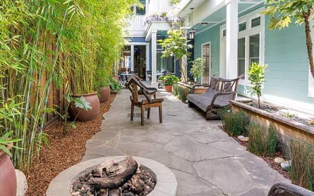 Pacific Blue Inn