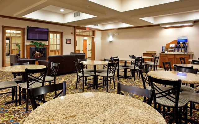 Holiday Inn Express Hotel & Suites Bay City by IHG