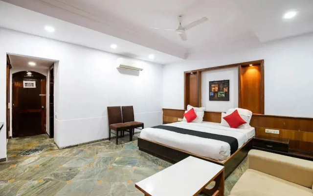 The Grand Mid Way by OYO Rooms